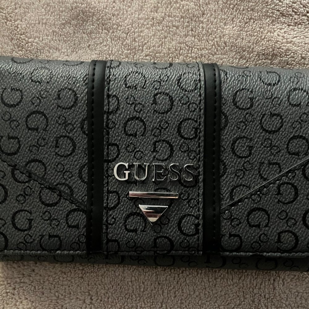 Guess Tri-fold Logo Wallet